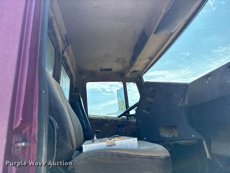 image for item EN0396 1990 Freightliner dump truck