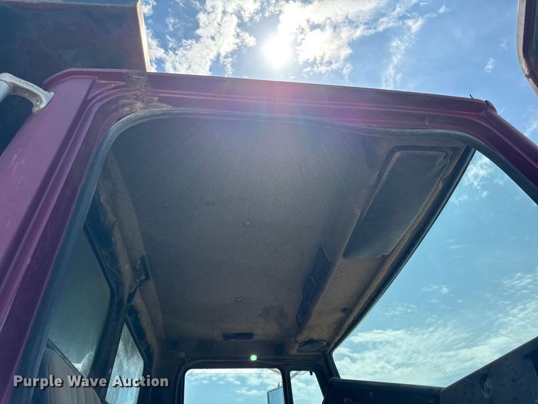 image for item EN0396 1990 Freightliner dump truck