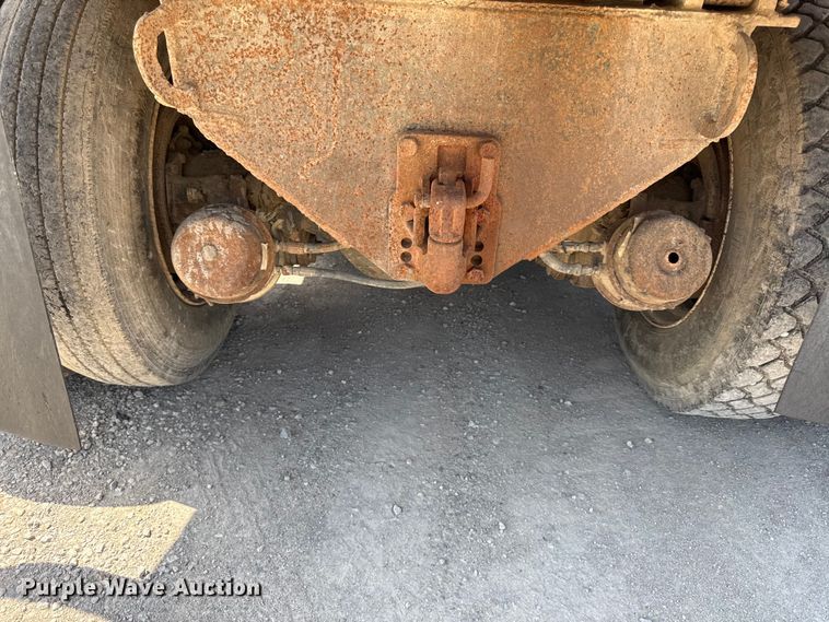 image for item EN0396 1990 Freightliner dump truck