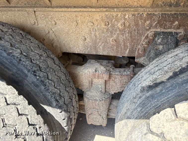 image for item EN0396 1990 Freightliner dump truck