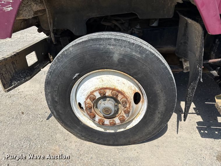 image for item EN0396 1990 Freightliner dump truck