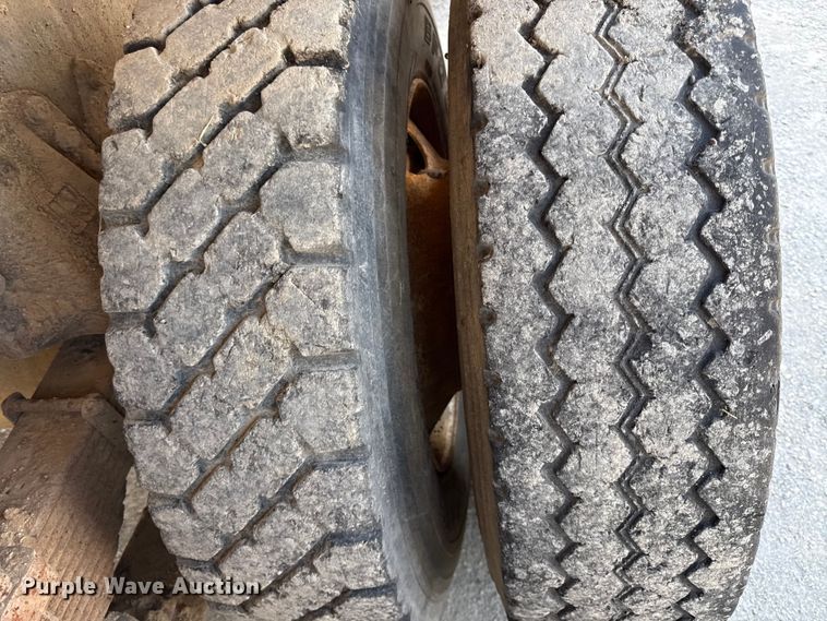 image for item EN0396 1990 Freightliner dump truck