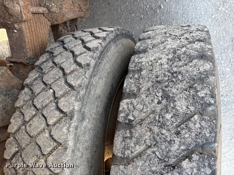 image for item EN0396 1990 Freightliner dump truck