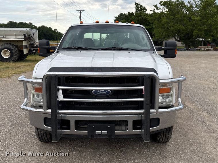 image for item EN0397 2008 Ford F350 Super Duty XL Crew Cab flatbed pickup truck