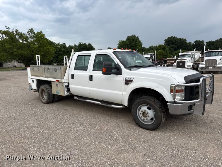 image for item EN0397 2008 Ford F350 Super Duty XL Crew Cab flatbed pickup truck