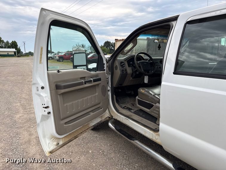 image for item EN0397 2008 Ford F350 Super Duty XL Crew Cab flatbed pickup truck
