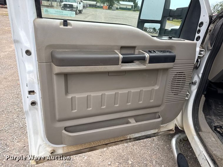 image for item EN0397 2008 Ford F350 Super Duty XL Crew Cab flatbed pickup truck