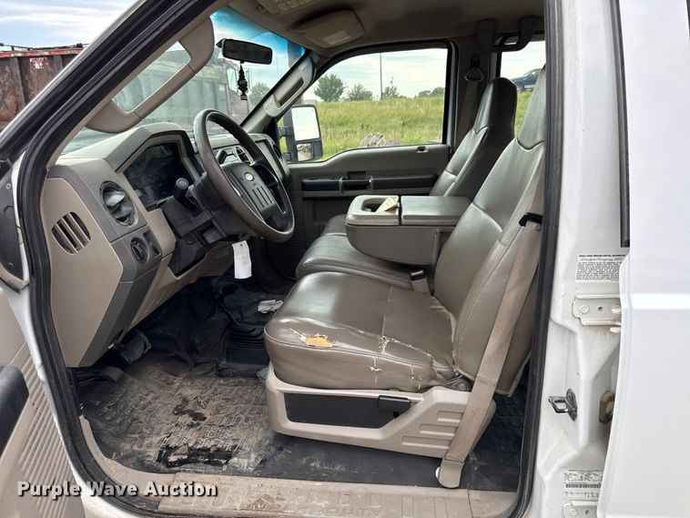 image for item EN0397 2008 Ford F350 Super Duty XL Crew Cab flatbed pickup truck