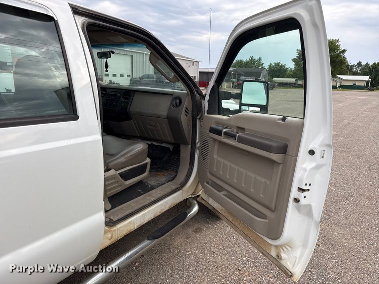 image for item EN0397 2008 Ford F350 Super Duty XL Crew Cab flatbed pickup truck