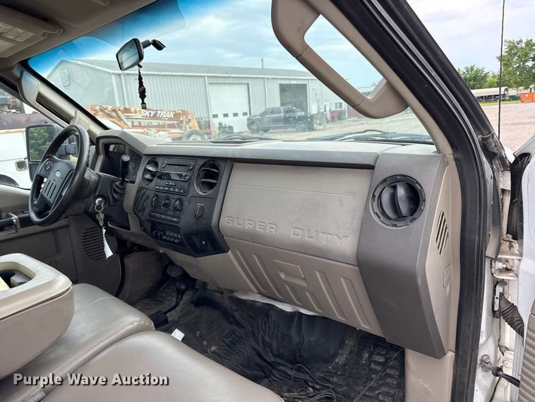 image for item EN0397 2008 Ford F350 Super Duty XL Crew Cab flatbed pickup truck