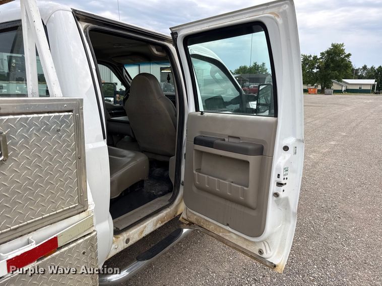 image for item EN0397 2008 Ford F350 Super Duty XL Crew Cab flatbed pickup truck