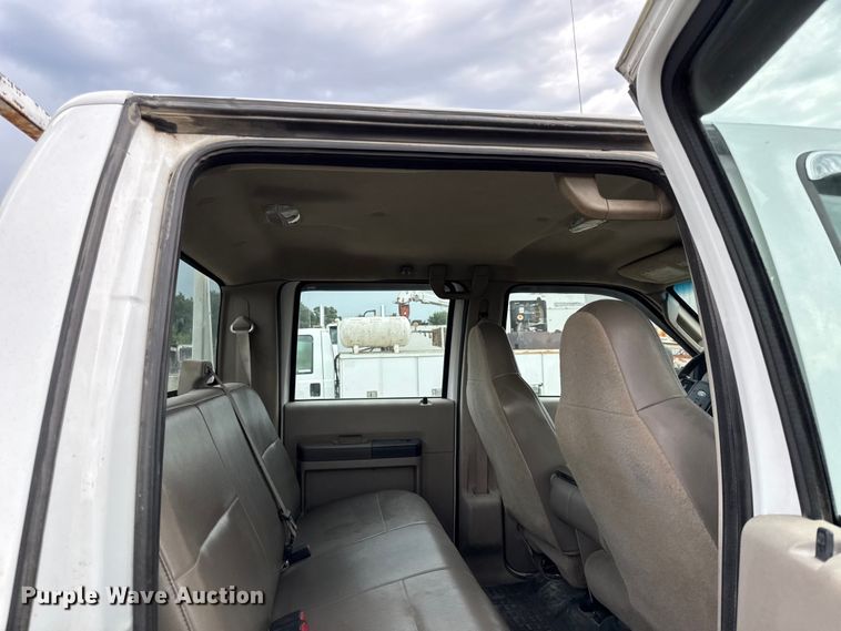 image for item EN0397 2008 Ford F350 Super Duty XL Crew Cab flatbed pickup truck