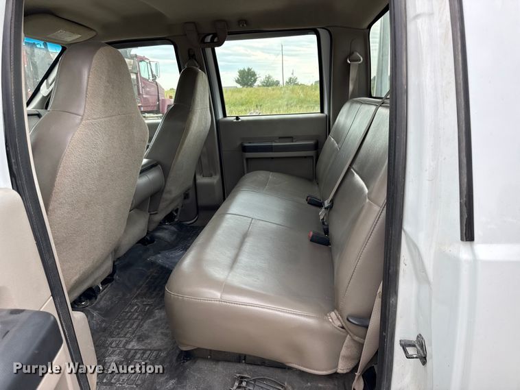 image for item EN0397 2008 Ford F350 Super Duty XL Crew Cab flatbed pickup truck
