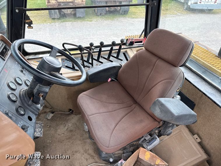 image for item EN0400 1994 Caterpillar Challenger 75C tractor