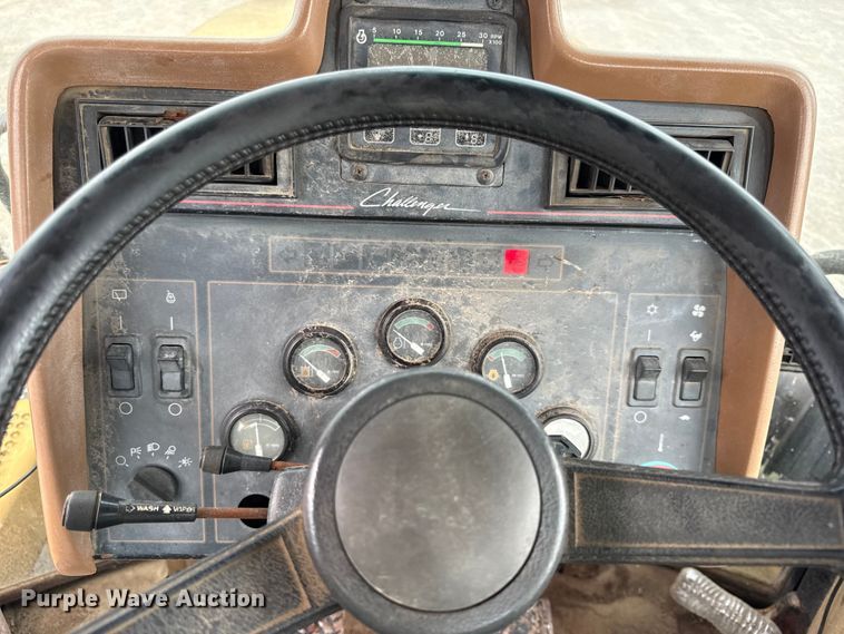 image for item EN0400 1994 Caterpillar Challenger 75C tractor