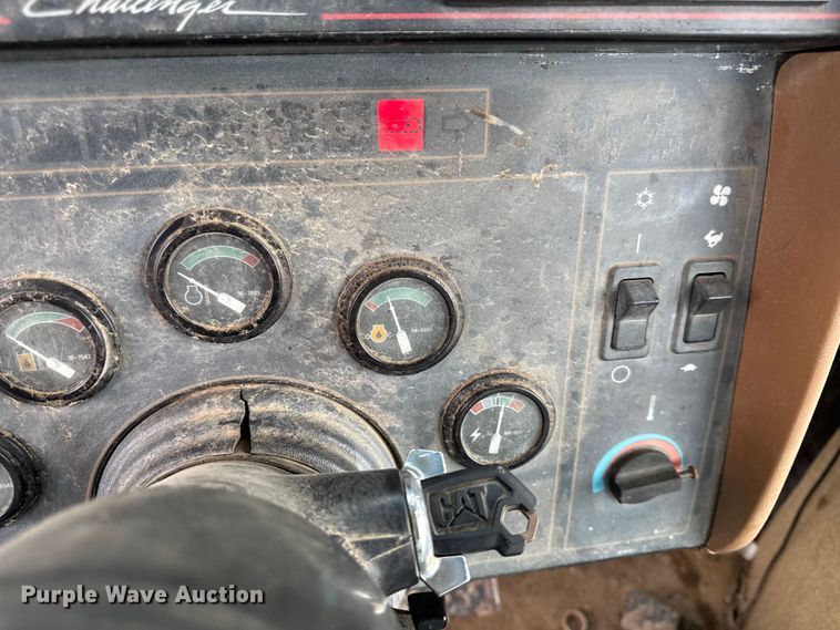 image for item EN0400 1994 Caterpillar Challenger 75C tractor