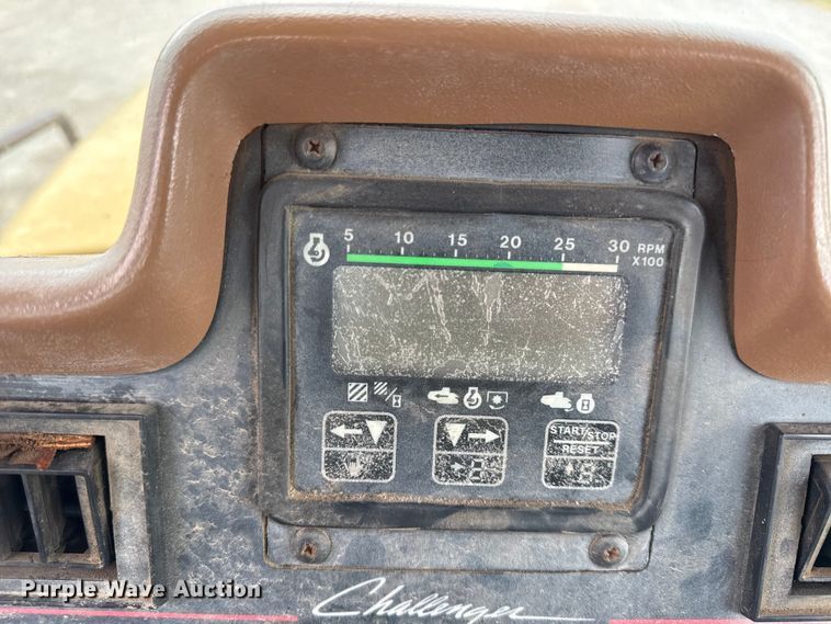 image for item EN0400 1994 Caterpillar Challenger 75C tractor