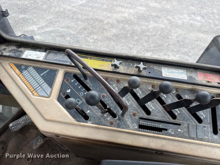 image for item EN0400 1994 Caterpillar Challenger 75C tractor