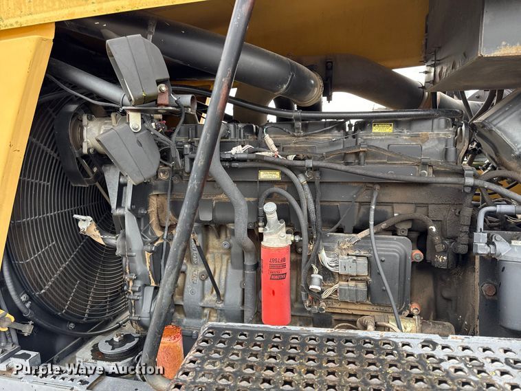 image for item EN0400 1994 Caterpillar Challenger 75C tractor