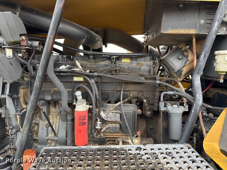 image for item EN0400 1994 Caterpillar Challenger 75C tractor