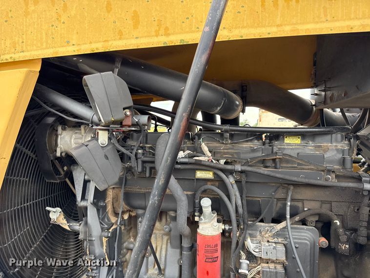 image for item EN0400 1994 Caterpillar Challenger 75C tractor