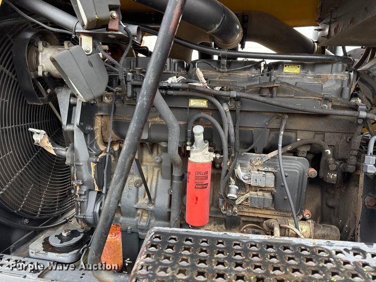 image for item EN0400 1994 Caterpillar Challenger 75C tractor