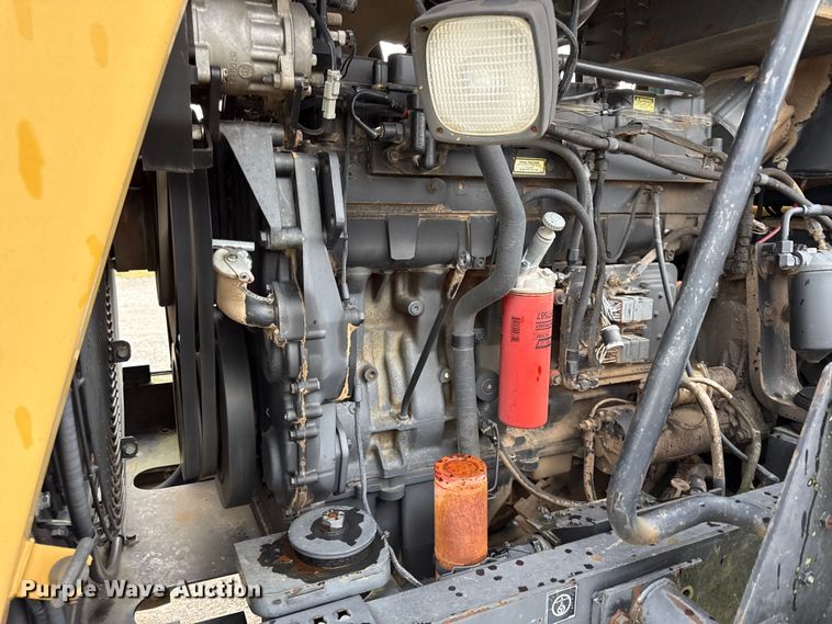 image for item EN0400 1994 Caterpillar Challenger 75C tractor