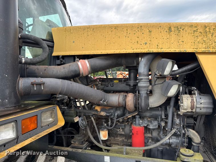 image for item EN0400 1994 Caterpillar Challenger 75C tractor