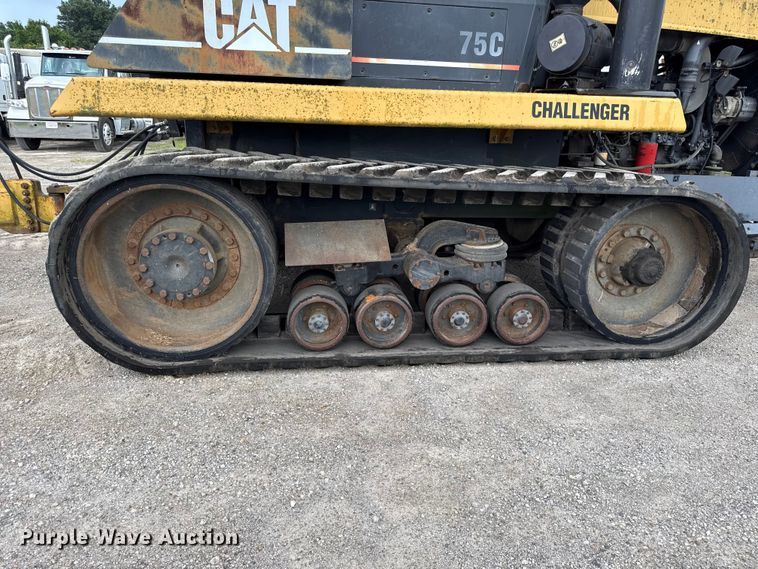 image for item EN0400 1994 Caterpillar Challenger 75C tractor