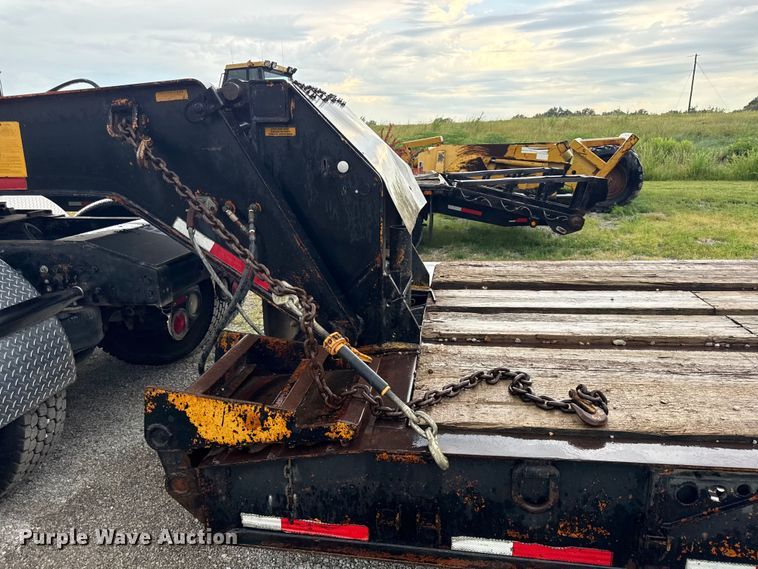 image for item EN0403 1996 Talbert TDW-35S-HRG-1-T1 lowboy equipment trailer