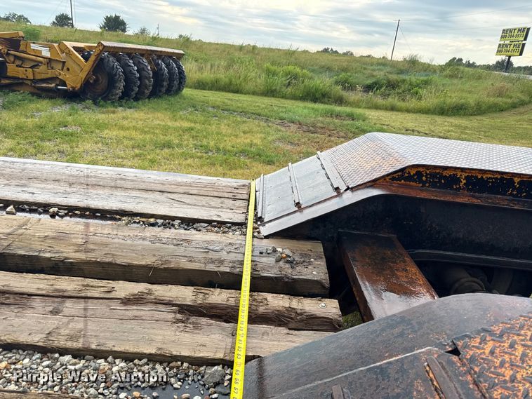 image for item EN0403 1996 Talbert TDW-35S-HRG-1-T1 lowboy equipment trailer