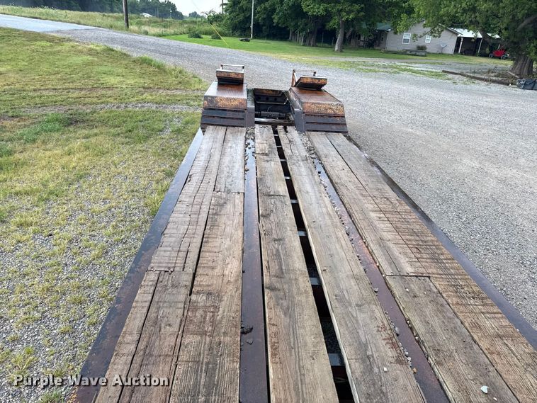 image for item EN0403 1996 Talbert TDW-35S-HRG-1-T1 lowboy equipment trailer