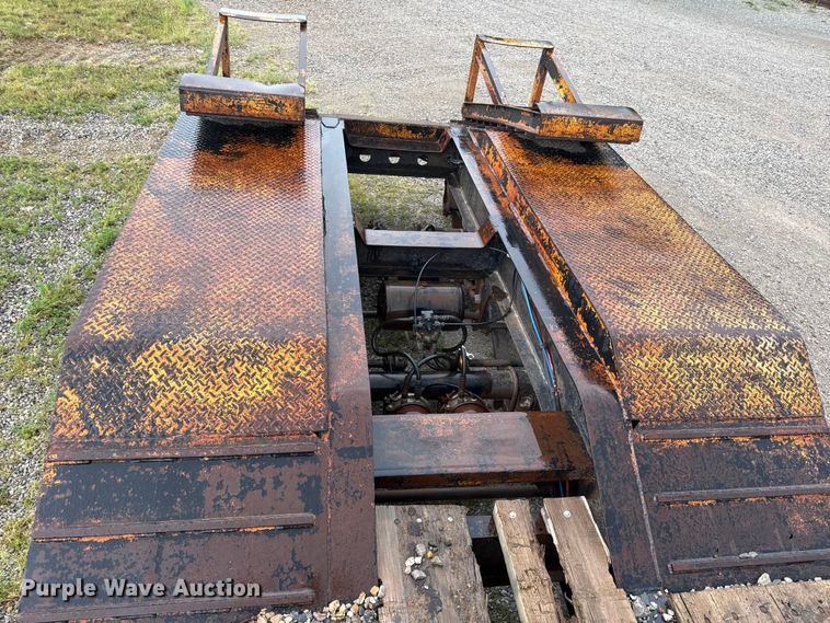 image for item EN0403 1996 Talbert TDW-35S-HRG-1-T1 lowboy equipment trailer