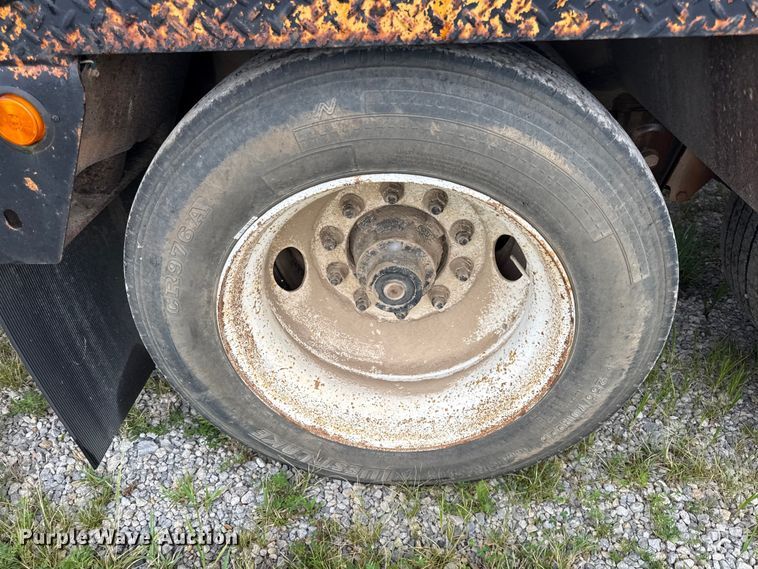 image for item EN0403 1996 Talbert TDW-35S-HRG-1-T1 lowboy equipment trailer