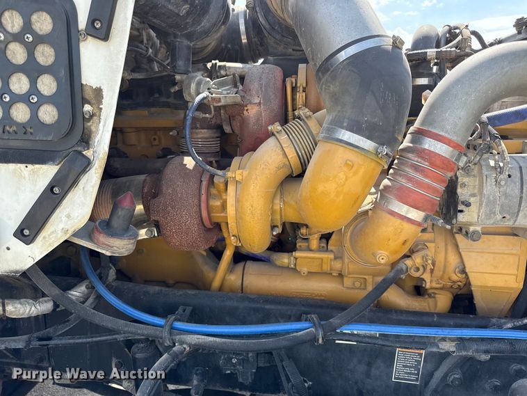 image for item EN0404 2007 Kenworth T800 semi truck
