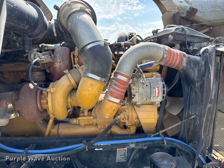 image for item EN0404 2007 Kenworth T800 semi truck