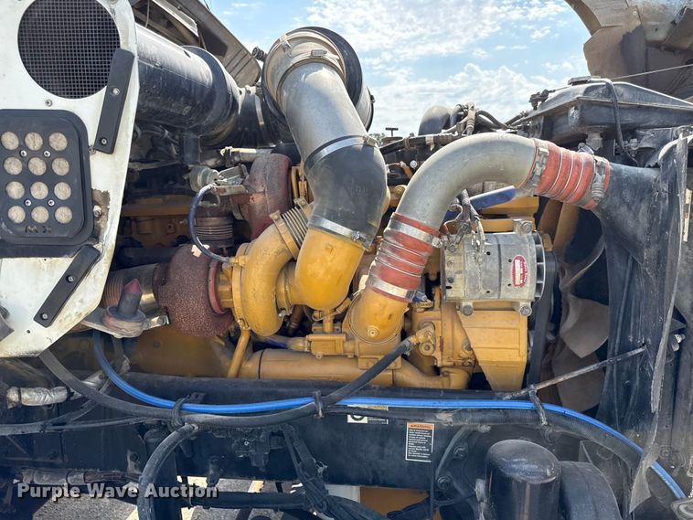 image for item EN0404 2007 Kenworth T800 semi truck