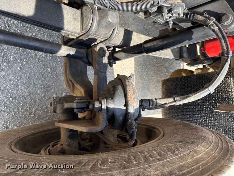 image for item EN0404 2007 Kenworth T800 semi truck