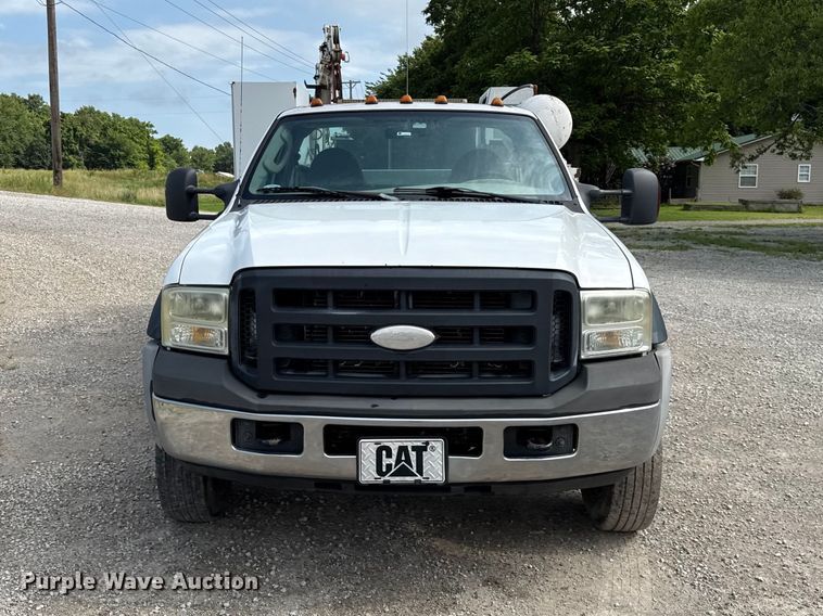 image for item EN0406 2006 Ford F550 utility / service truck
