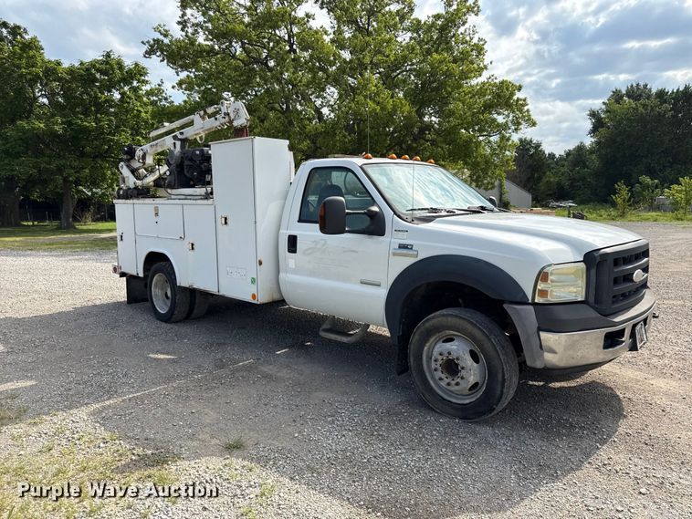 image for item EN0406 2006 Ford F550 utility / service truck