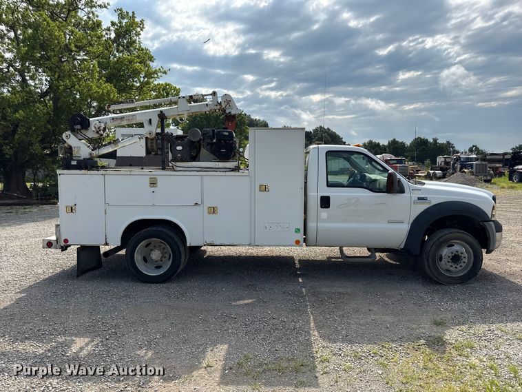 image for item EN0406 2006 Ford F550 utility / service truck