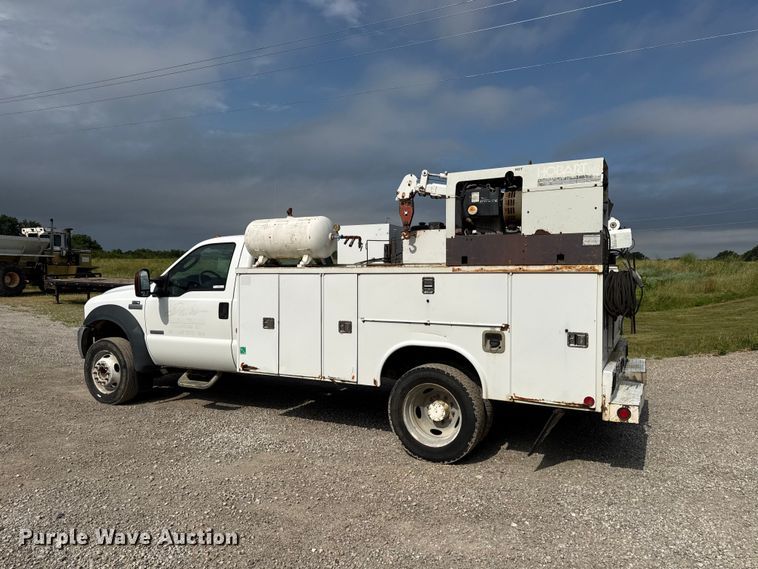 image for item EN0406 2006 Ford F550 utility / service truck