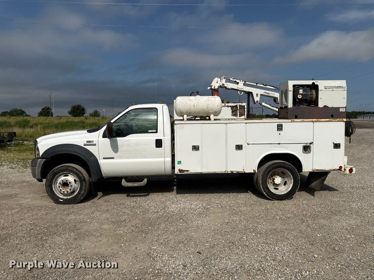 image for item EN0406 2006 Ford F550 utility / service truck