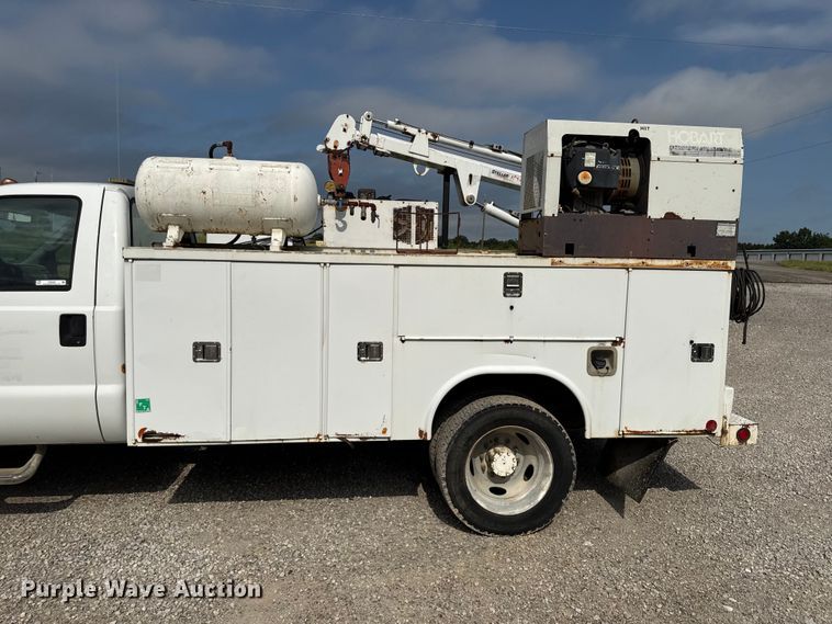 image for item EN0406 2006 Ford F550 utility / service truck