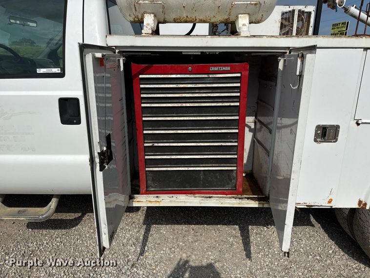 image for item EN0406 2006 Ford F550 utility / service truck