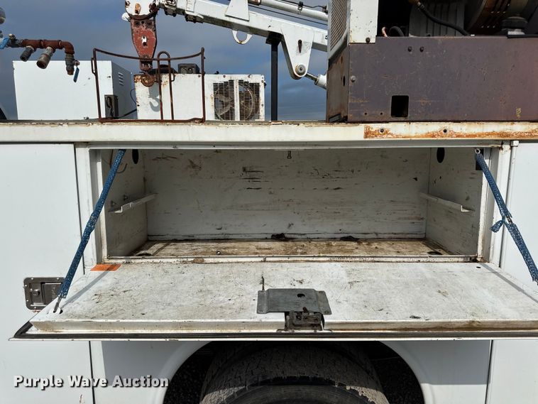 image for item EN0406 2006 Ford F550 utility / service truck