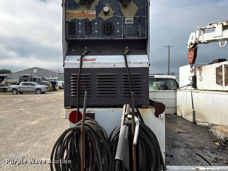image for item EN0406 2006 Ford F550 utility / service truck