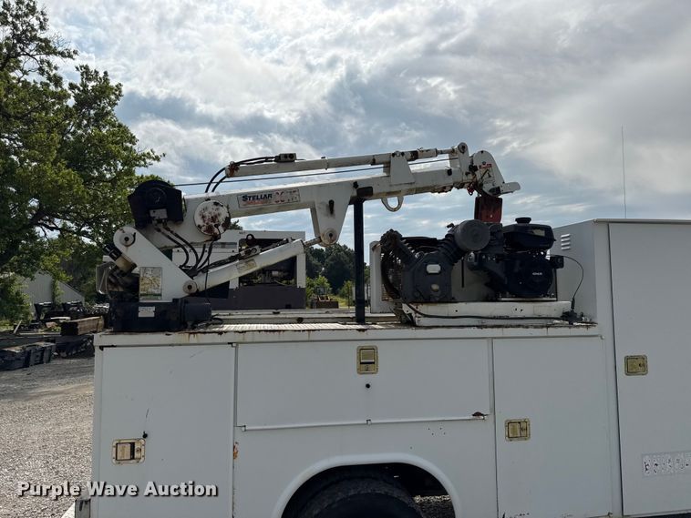 image for item EN0406 2006 Ford F550 utility / service truck