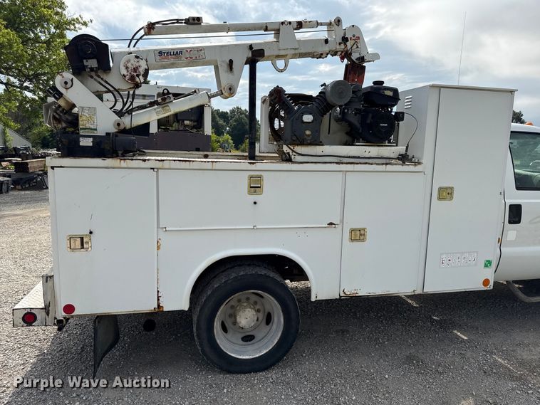 image for item EN0406 2006 Ford F550 utility / service truck