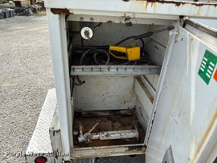 image for item EN0406 2006 Ford F550 utility / service truck